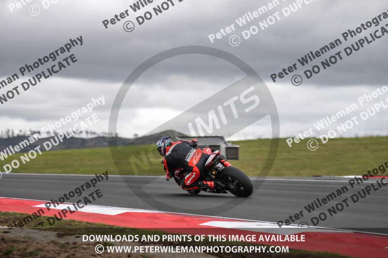 cadwell no limits trackday;cadwell park;cadwell park photographs;cadwell trackday photographs;enduro digital images;event digital images;eventdigitalimages;navarra;no limits trackdays;peter wileman photography;racing digital images;trackday digital images;trackday photos